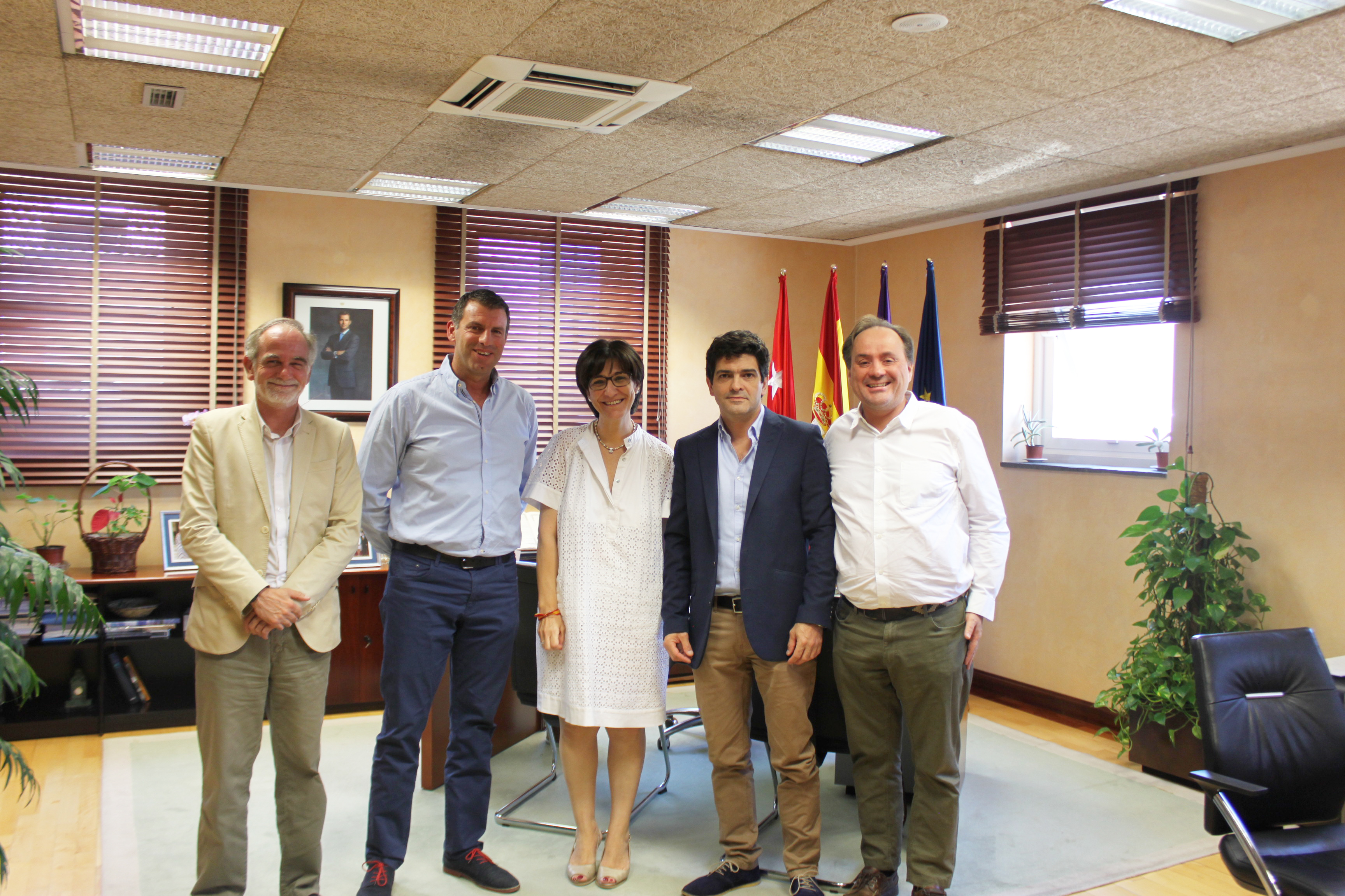 La alcaldesa de Pozuelo, Susana Pérez Quislant durante la reunión con ADEPA