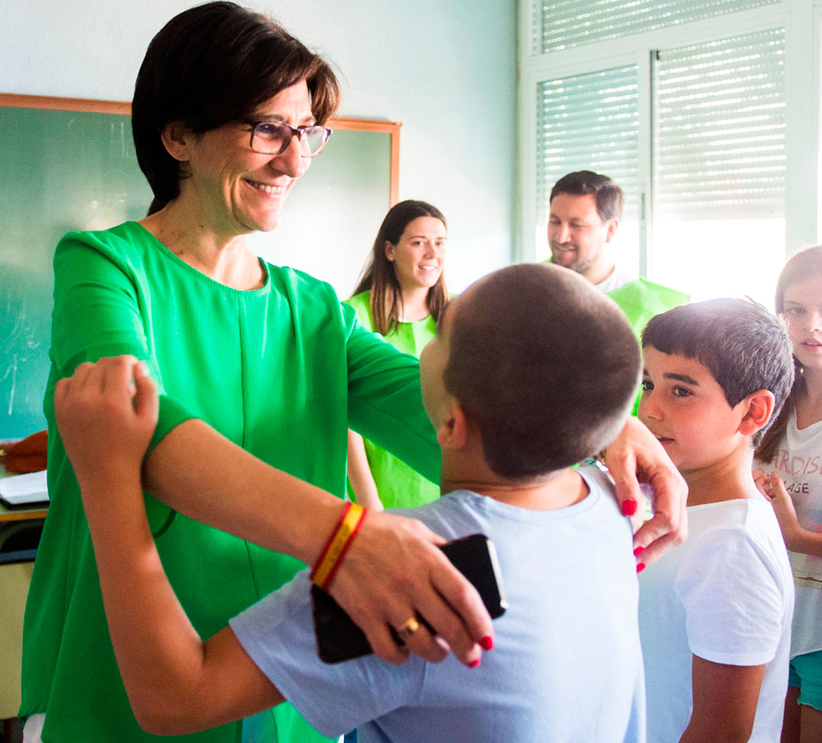 La alcaldesa de Pozuelo de Alarcón, Susana Pérez Quislant, visita Summer School
