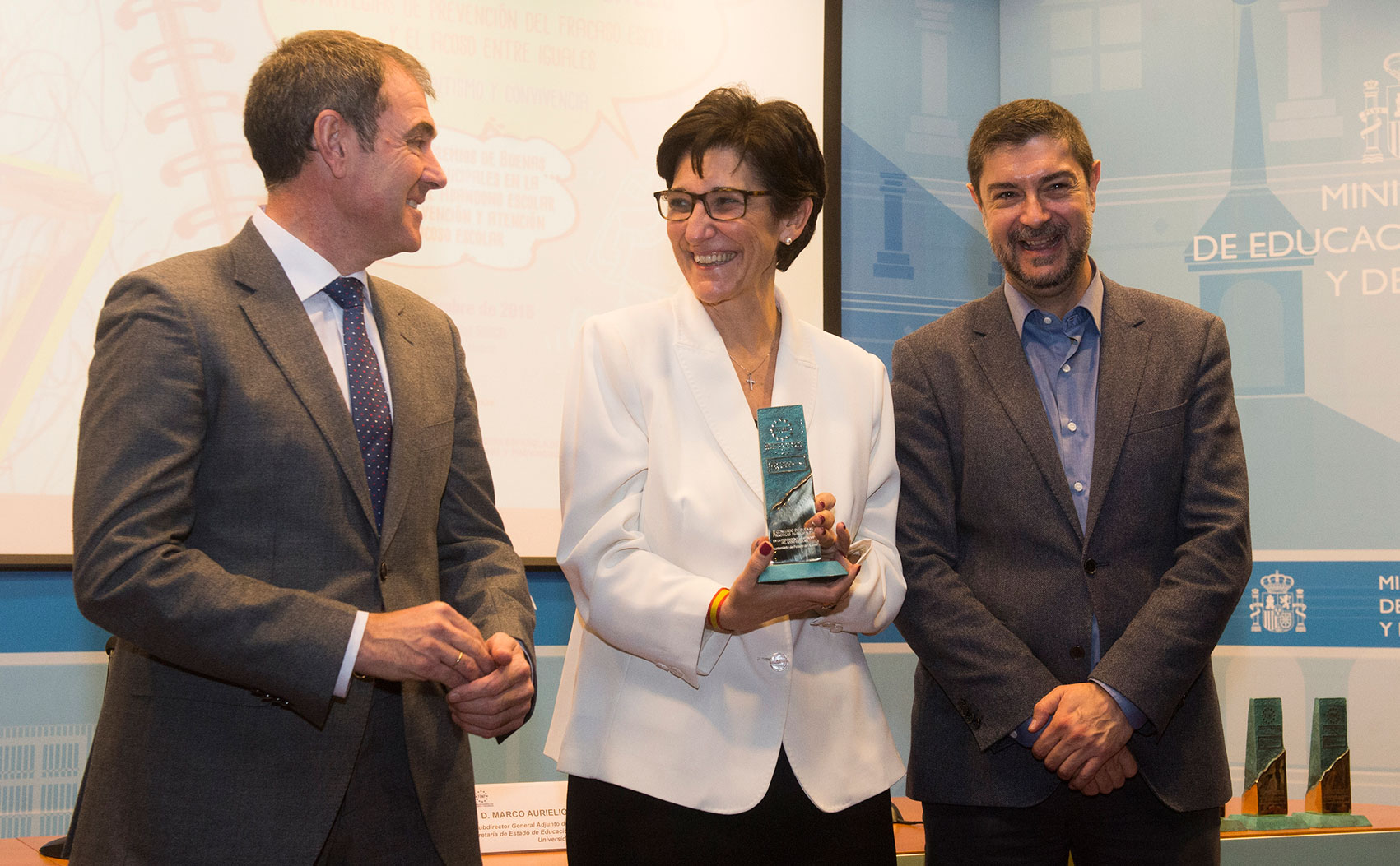 La alcaldesa de Pozuelo de Alarcón, Susana Pérez Quislant, recogiendo el premio de la FEMP