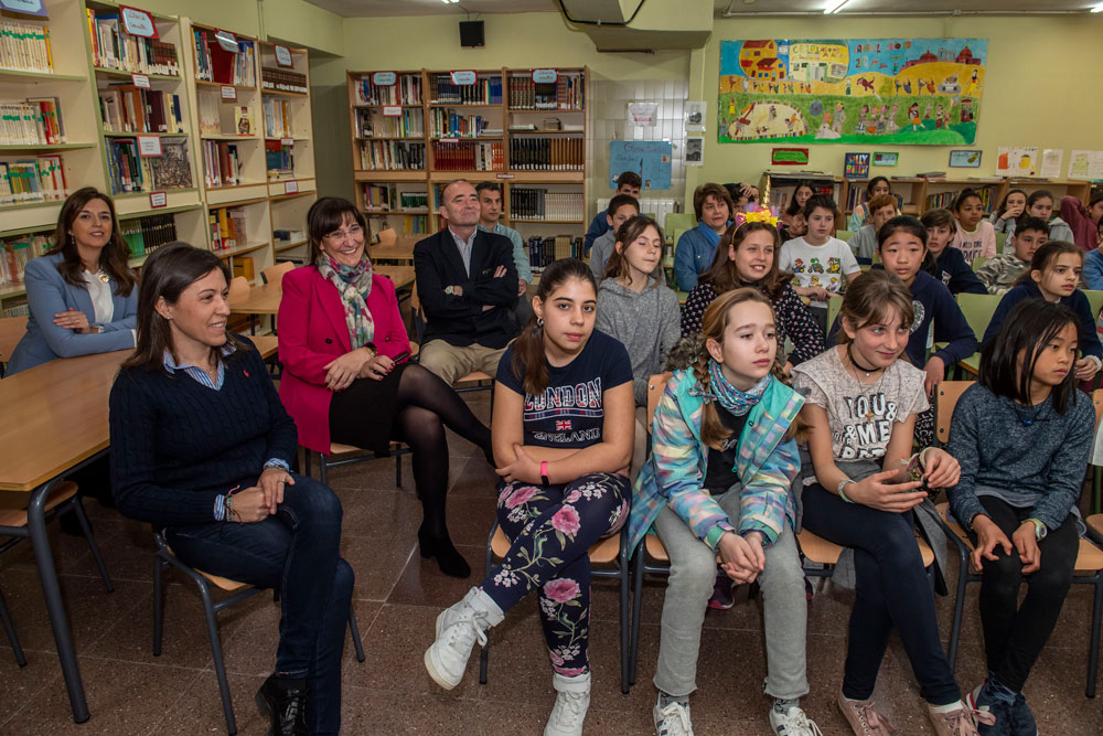 Conferencia campaña excrementos caninos en los colegios