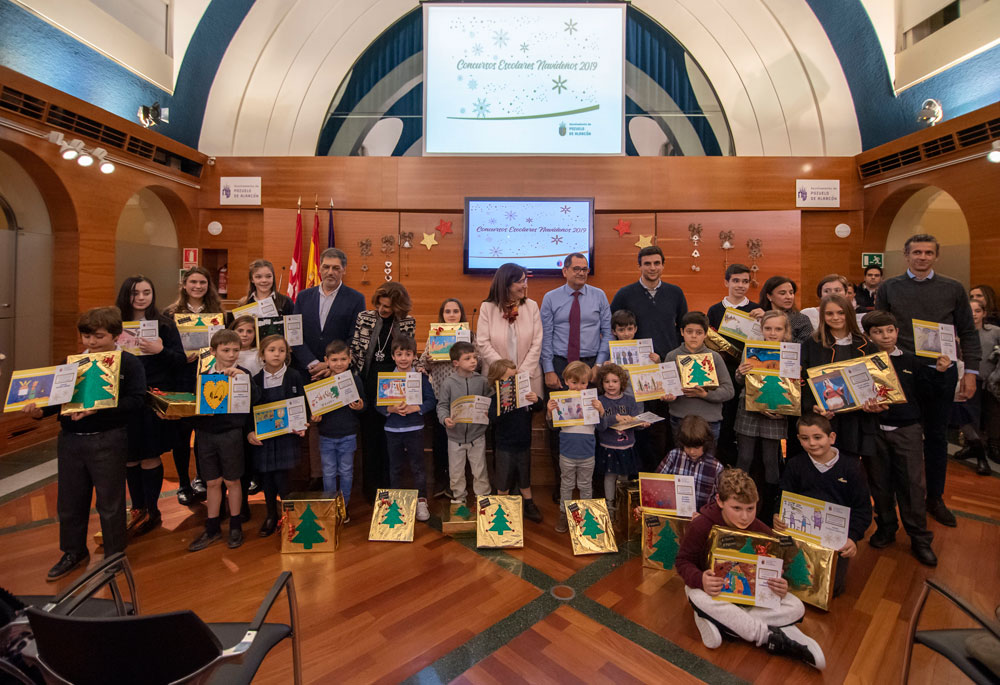 Entrega de premios de los concursos escolares navideños