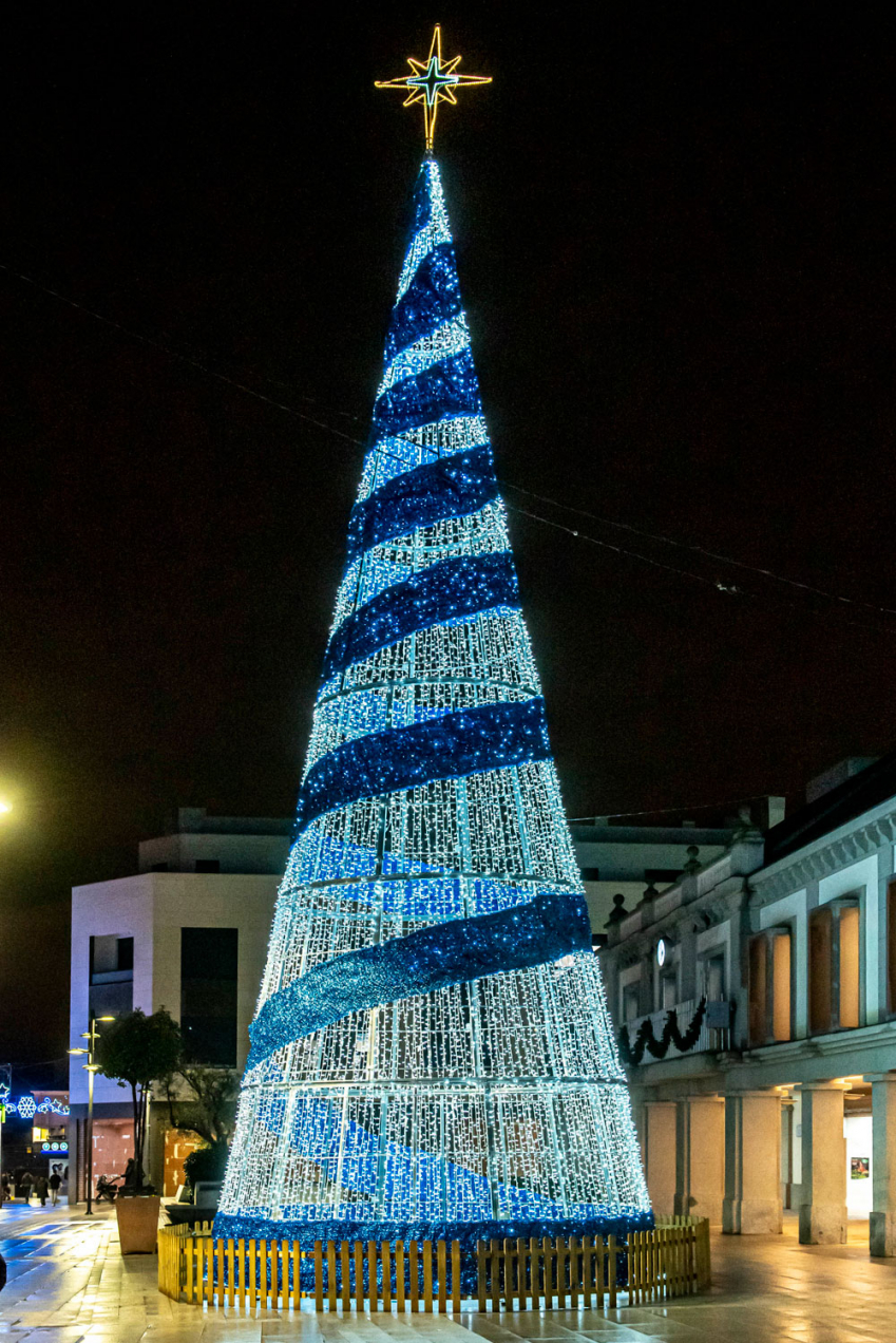Árbol navideño en la Plaza del Padre Vallet