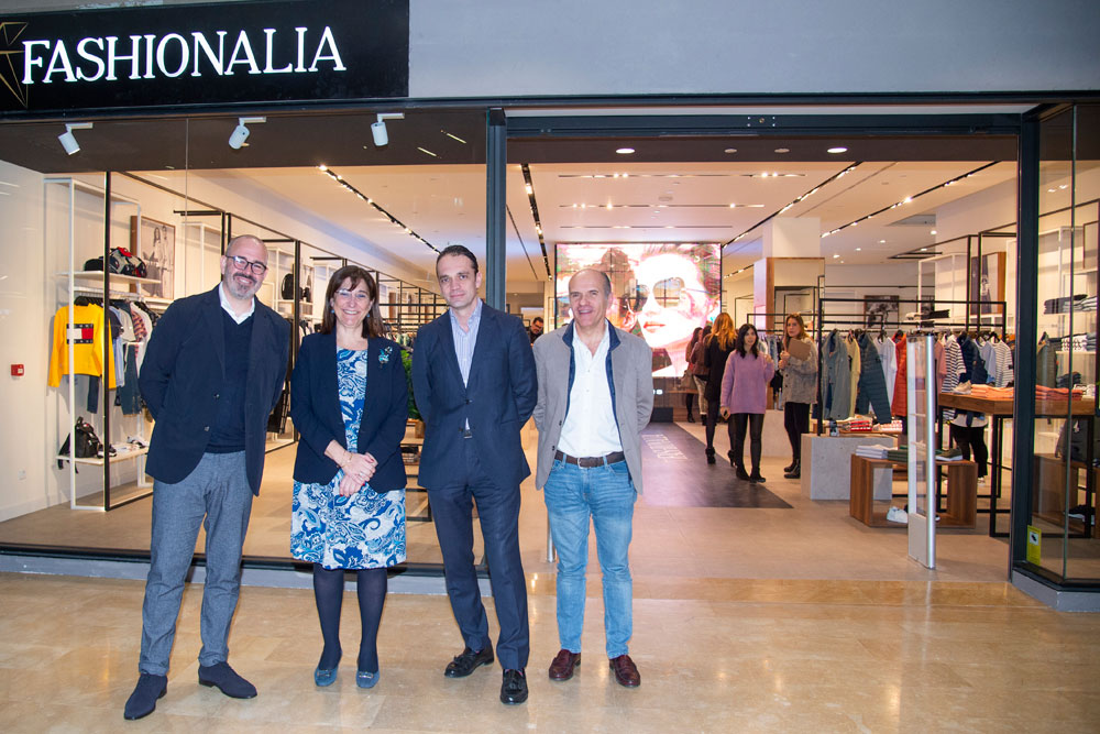 La alcaldesa visita la nueva tienda Fashionalia en el Zielo