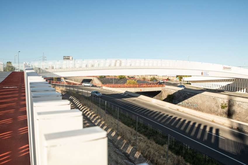 Pasarela peatonal y ciclista sobre la M-503