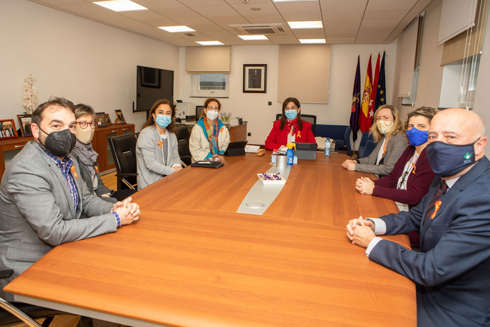 La alcaldesa junto a los directores de los colegios concertados de Pozuelo