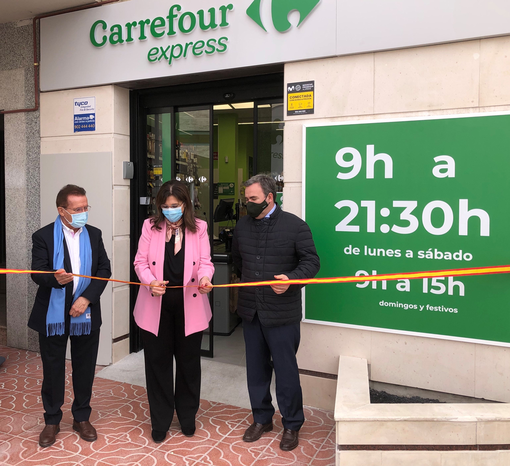 La alcaldesa inaugura Carrefour exprés en el centro de Pozuelo