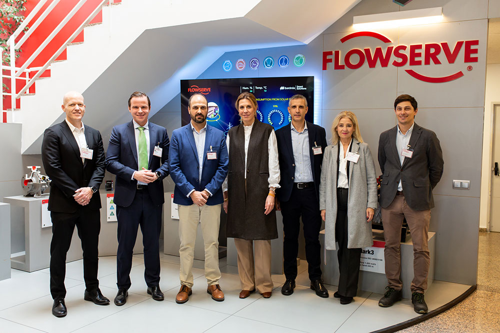 La alcaldesa visita la empresa Flowserve