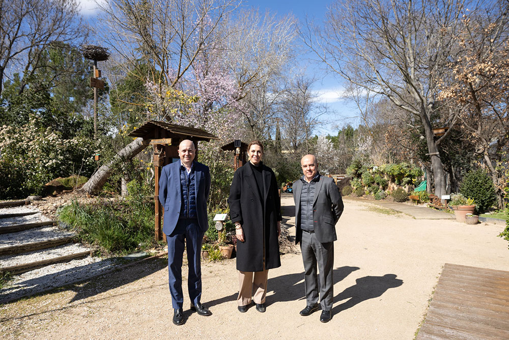 Visita de la alcaldesa al Aula de Educación ambiental junto al presidente y CEO de LG