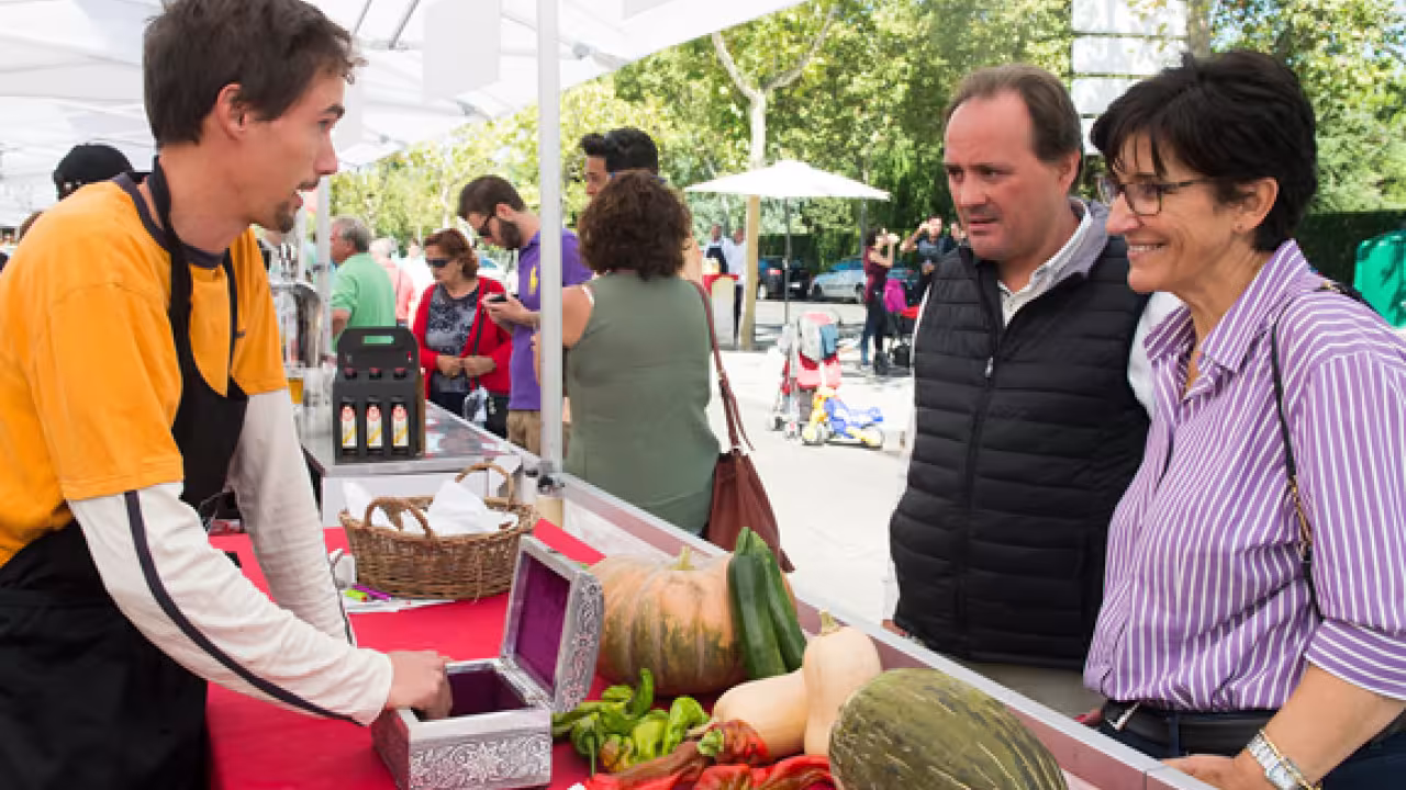 La alcaldesa visitó el mercado "La Despensa de Madrid"