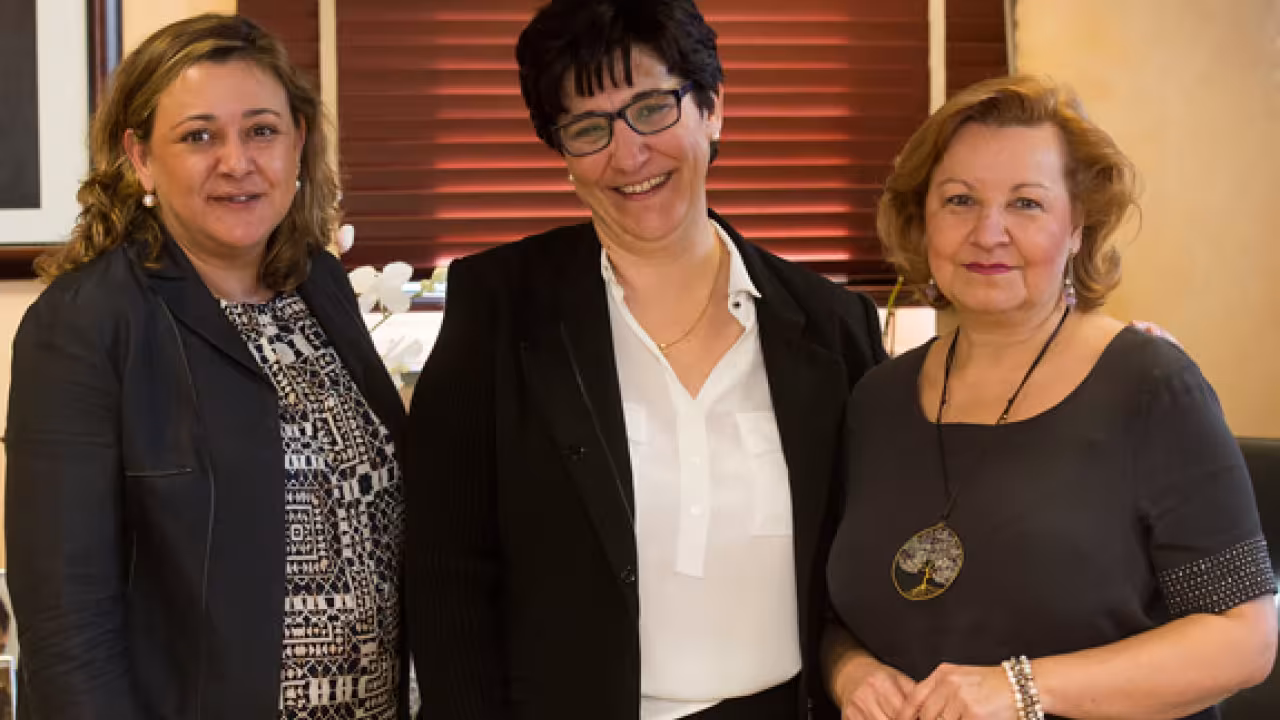 La alcaldesa junto a la comisaria jefe de la Policía Nacional y la fiscal del Partido Judicial Pozuelo - Majadahonda.