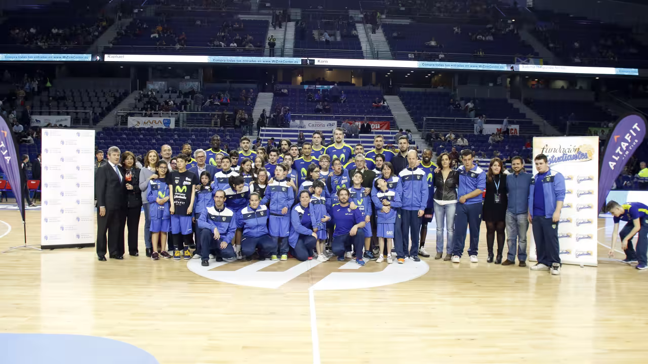 PArtido Pozuelo encesta con el ESTU