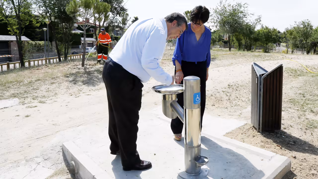 La alcaldesa y el concejal de Medio Ambiente visitan la nueva zona de esparcimiento en Montegancedo