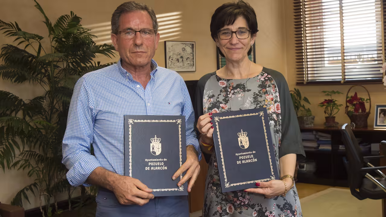 La alcaldesa con el presidente de la asociación