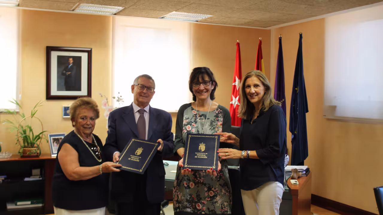 La alcaldesa de Pozuelo, Susana Pérez Quislant, en la firma del convenio