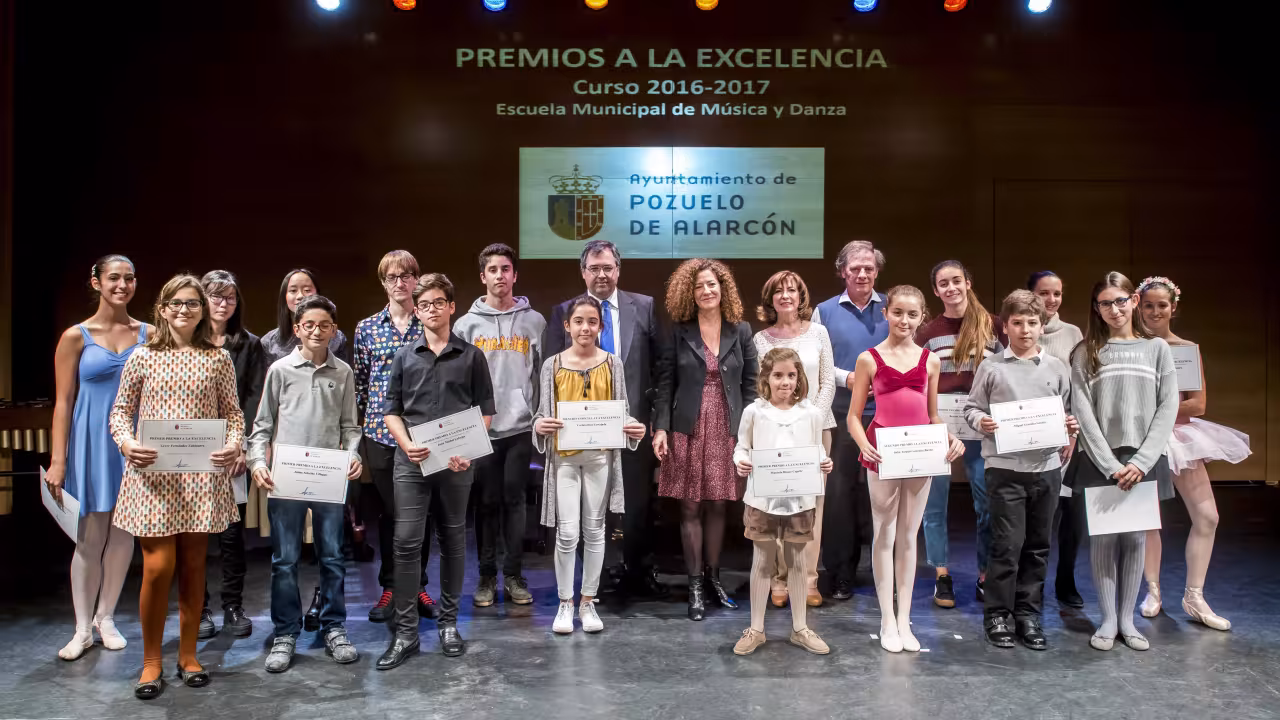 Entrega d epremios a la excelencia de los alumnos de la EMMD