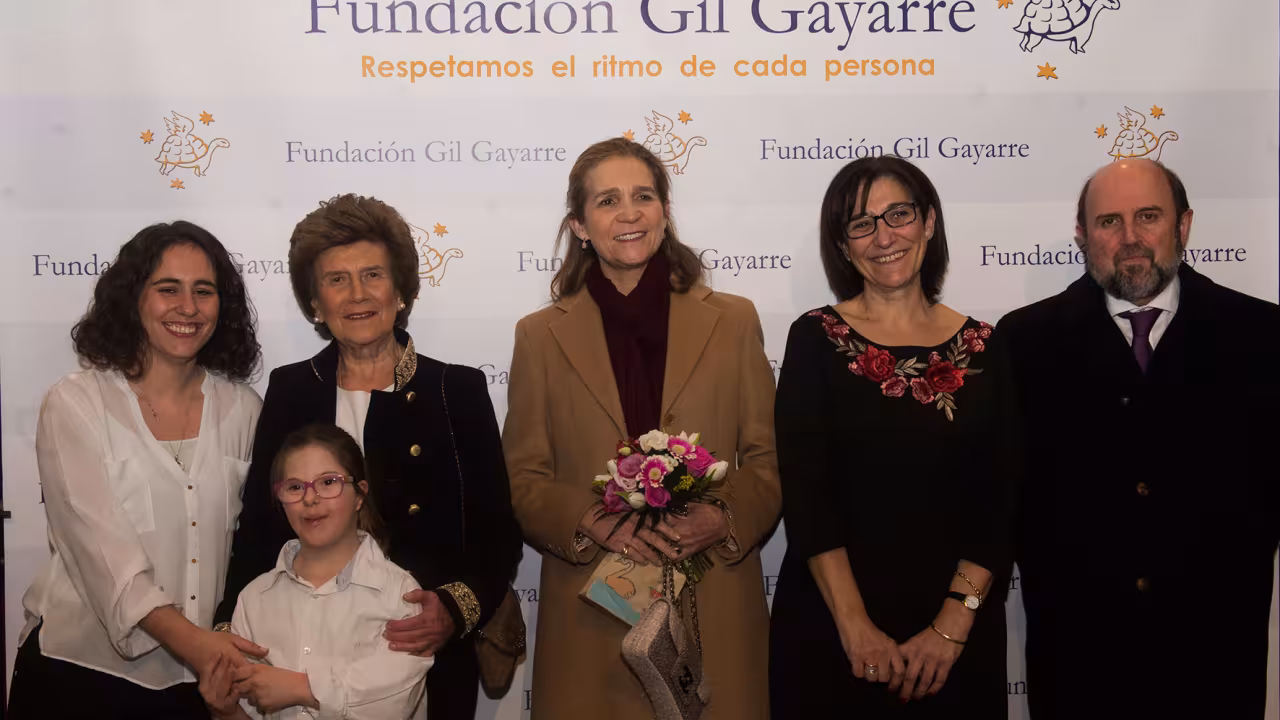 La alcaldesa de Pozuelo de Alarcón, Susana Pérez Quislant, junto a la Infanta Elena en el concierto solidario de la Fundación Gil Gayarre