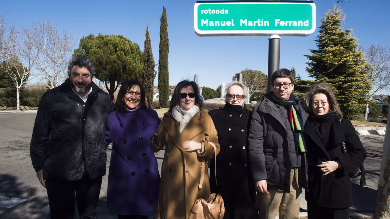 La alcaldesa y los familiares de Manuel Martín Ferrand