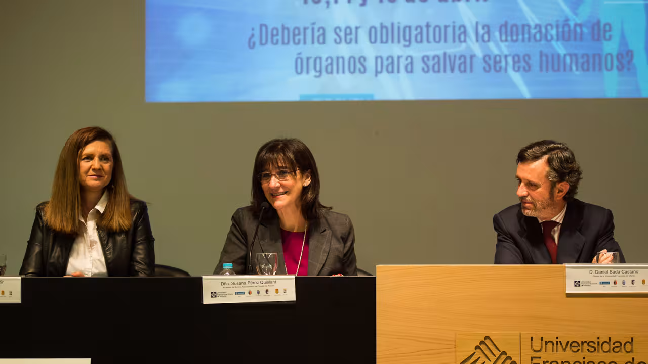 La alcaldesa, Susana Pérez Quislant, en la inauguración del Torneo de Debate