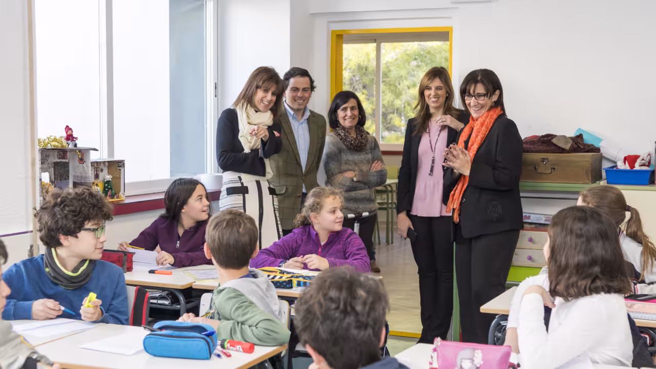 La alcaldesa visita a los alumnos