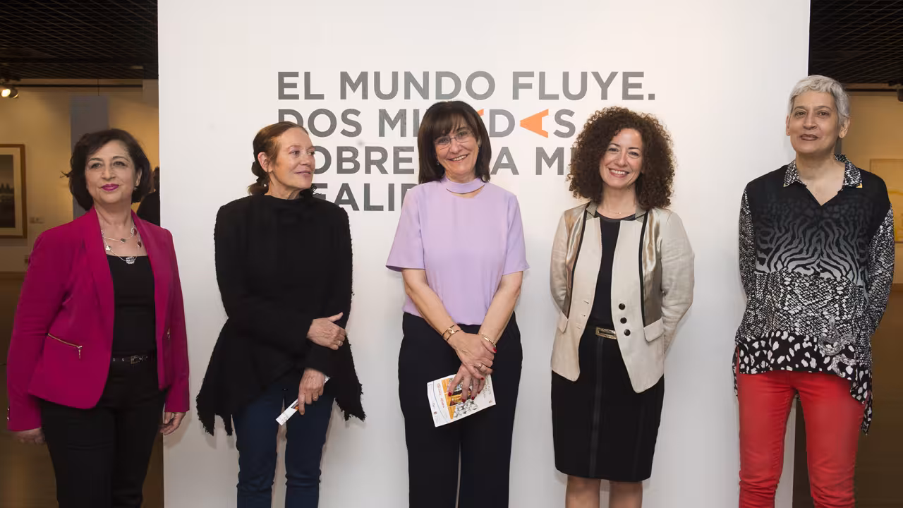 La alcaldesa en la inauguración de la exposición