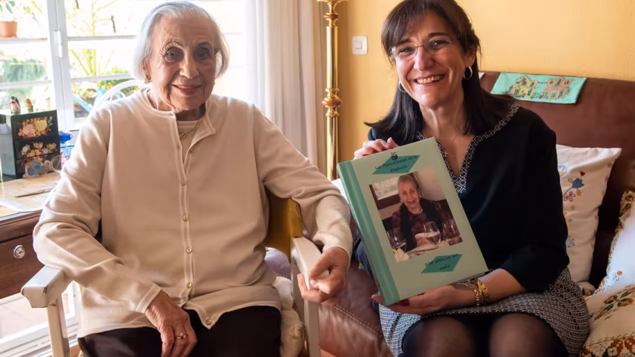 La alcaldesa felicita a una vecina centenaria