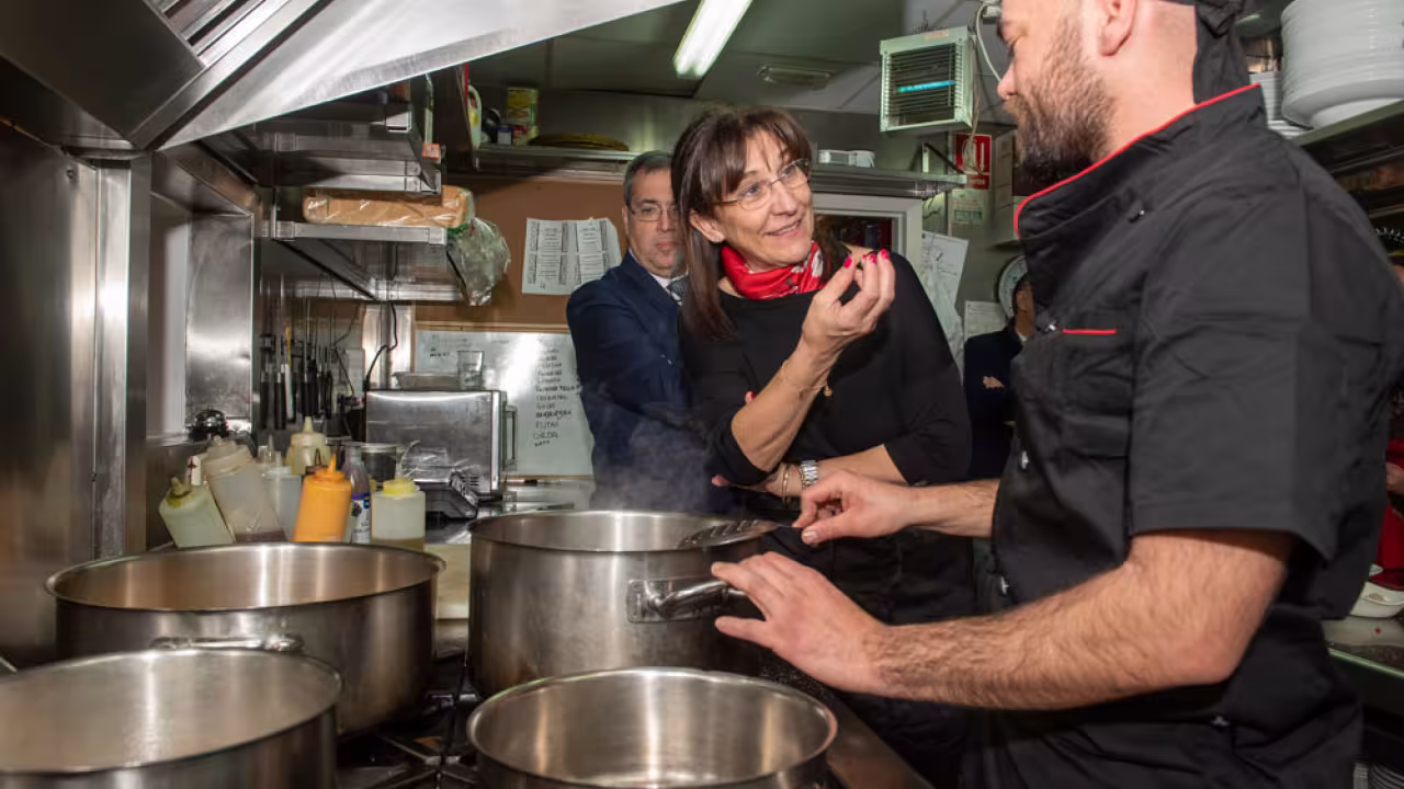 La alcaldesa en Pozuelo de cuchara