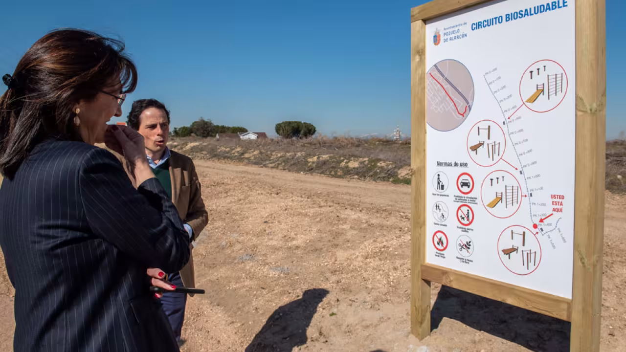 La alcaldesa en el circuito biosaludable de La Cabaña