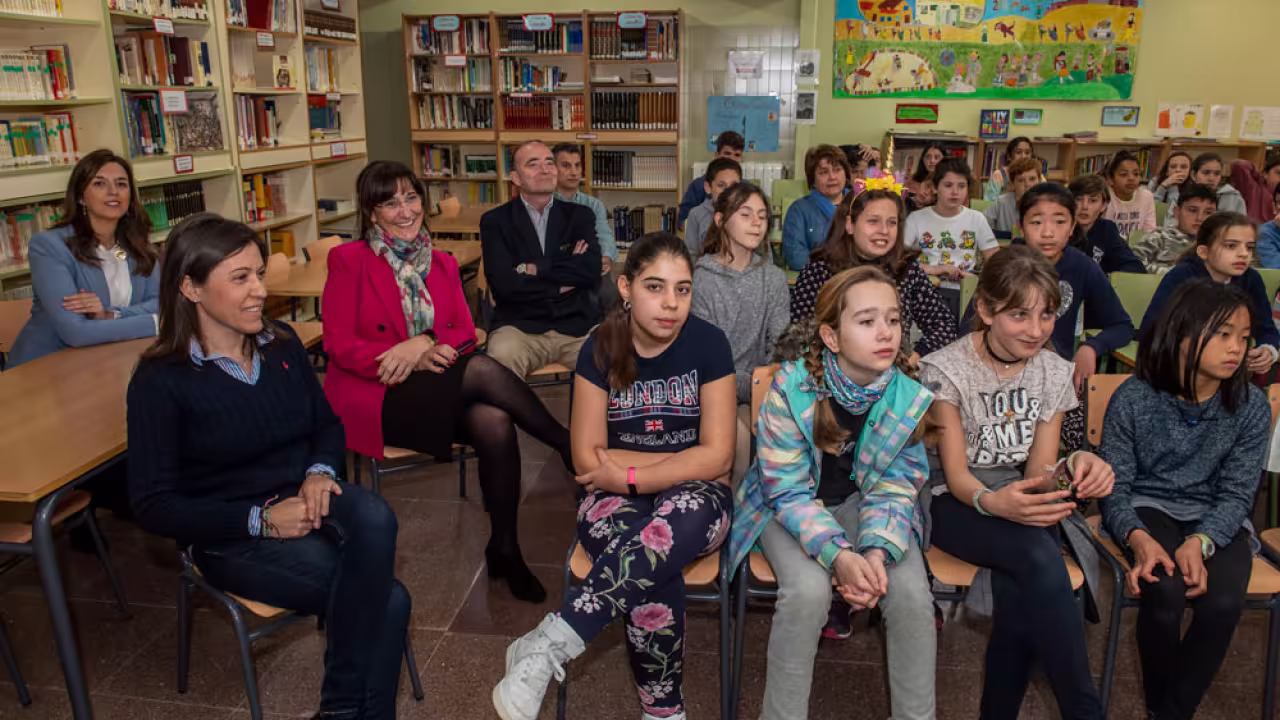 Conferencia campaña excrementos caninos en los colegios