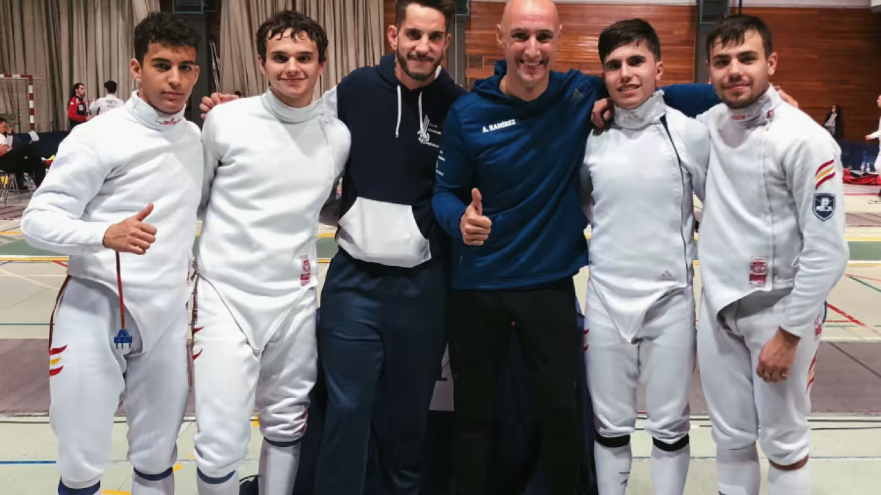 El Club Esgrima Pozuelo se clasifica al Campeonato de España junior individual y por equipo
