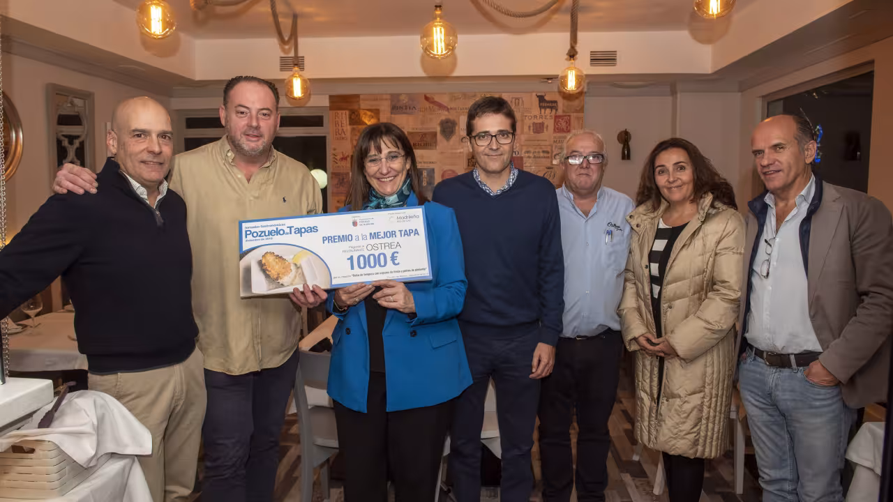 La alcaldesa en unos de los restaurantes premiados 