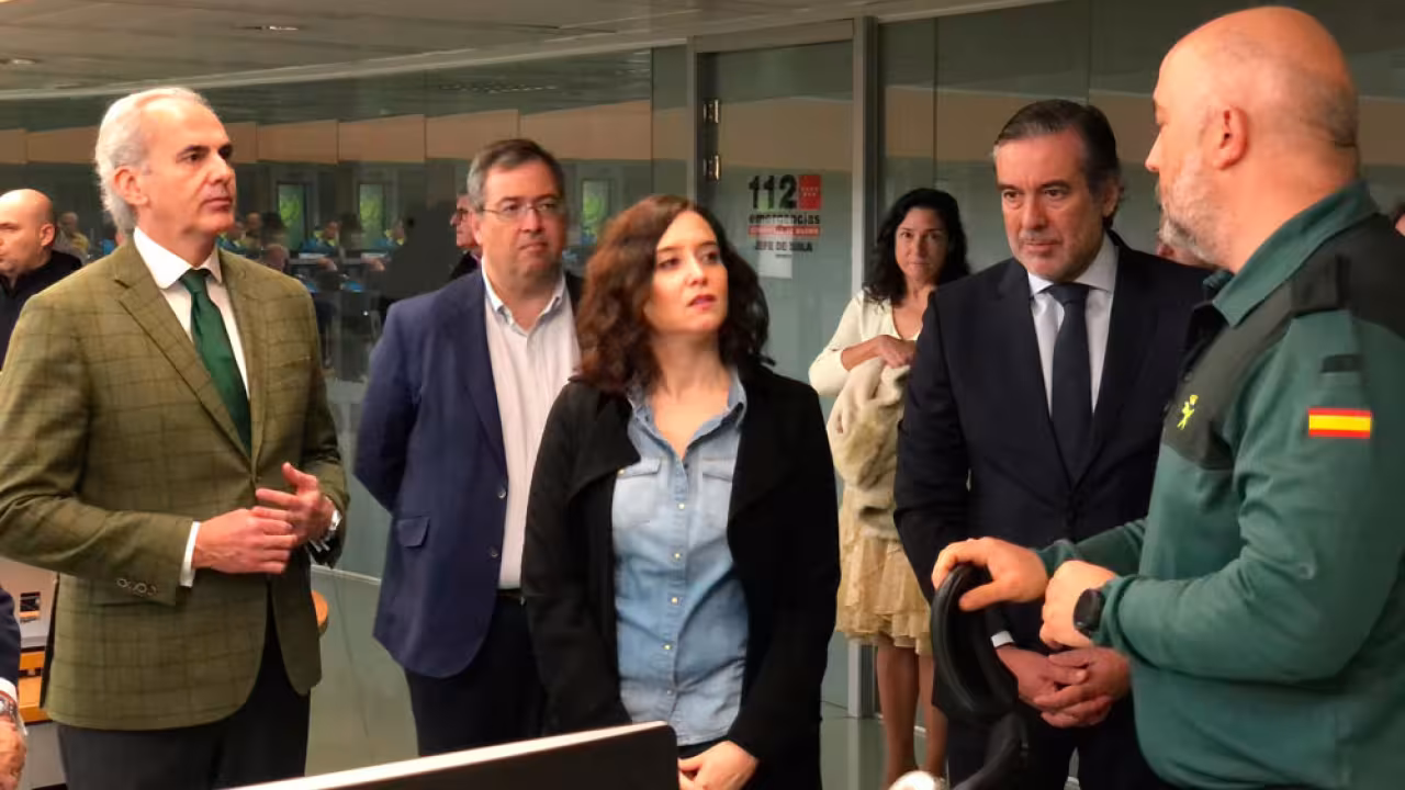 El primer teniente de alcalde visita el 112 junto a la presidenta de la Comunidad de Madrid visitan el 112