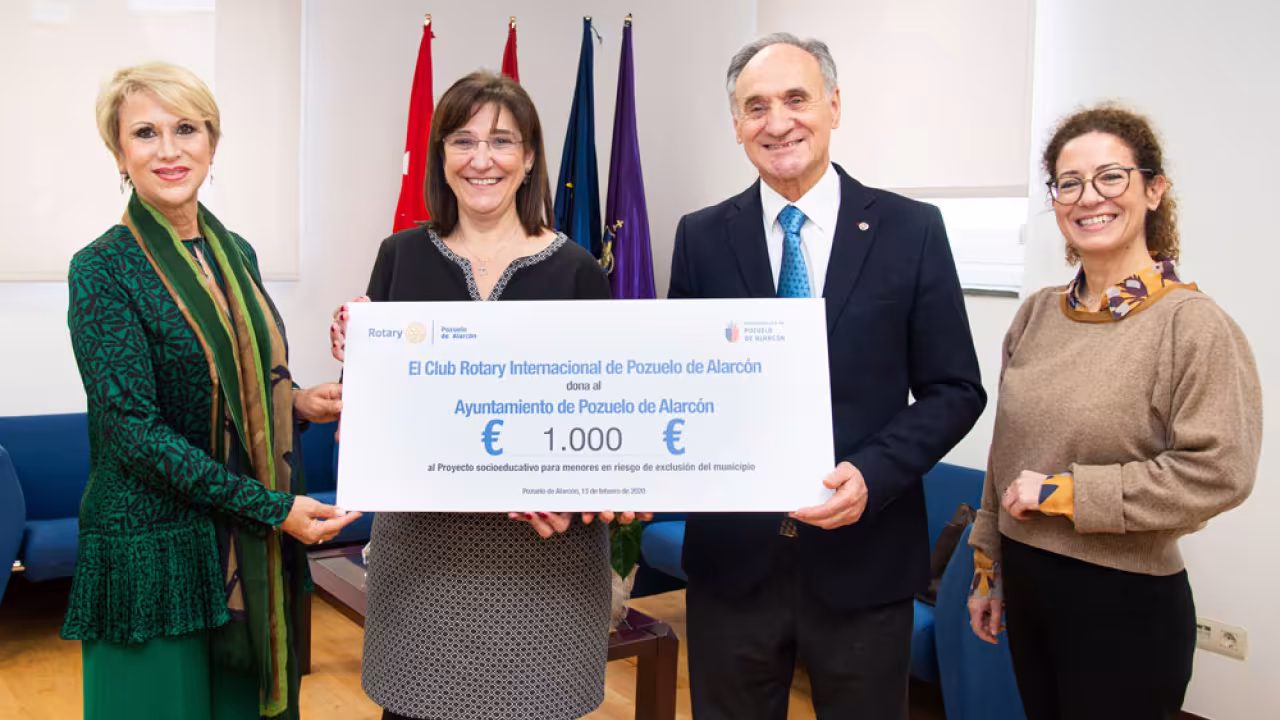 La alcaldesa Susana Pérez Quislant junto al presidente del Club Rotary Internacional de Pozuelo de Alarcón