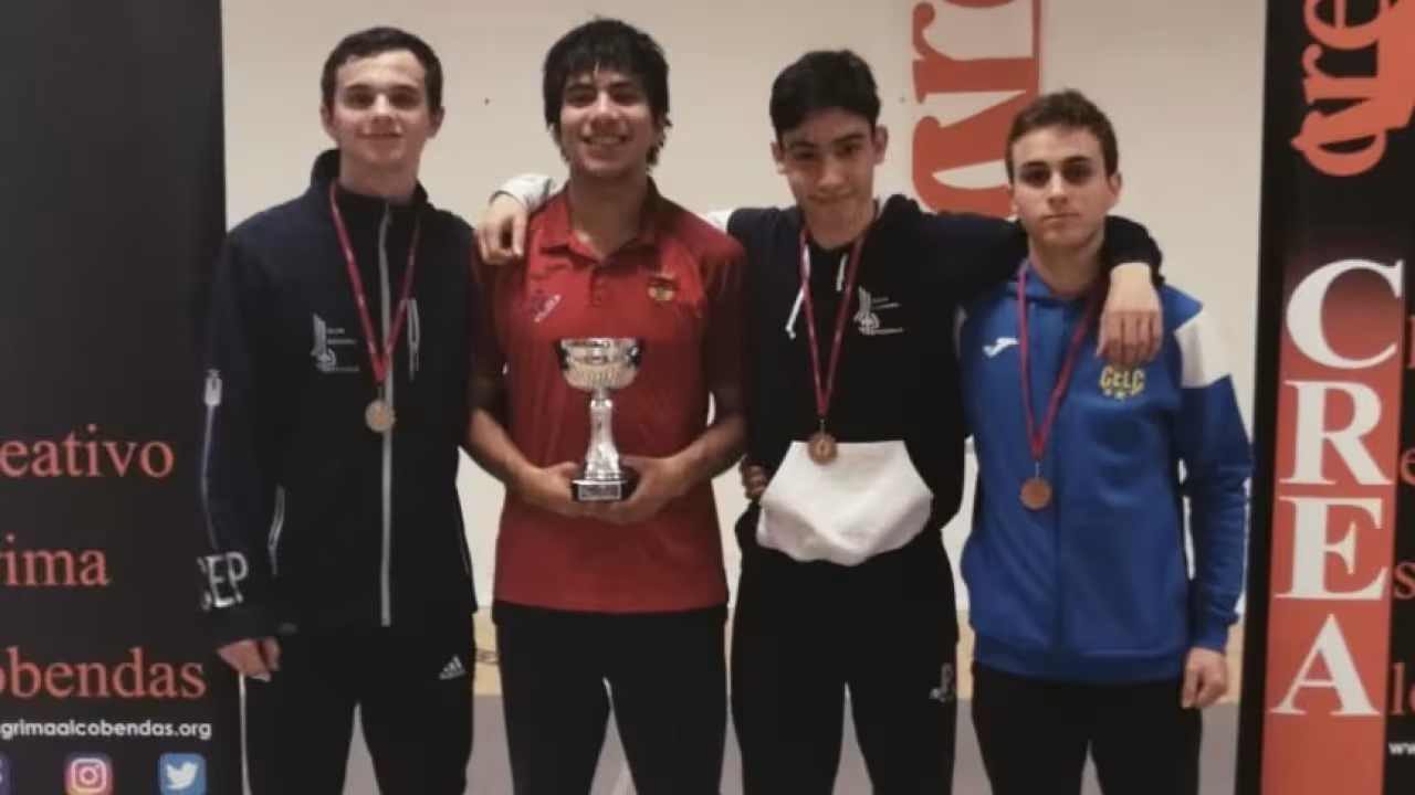 Dos tiradores del Esgrima Pozuelo vuelven al podio madrileño con la plata y el bronce de la tercera fase sub-17