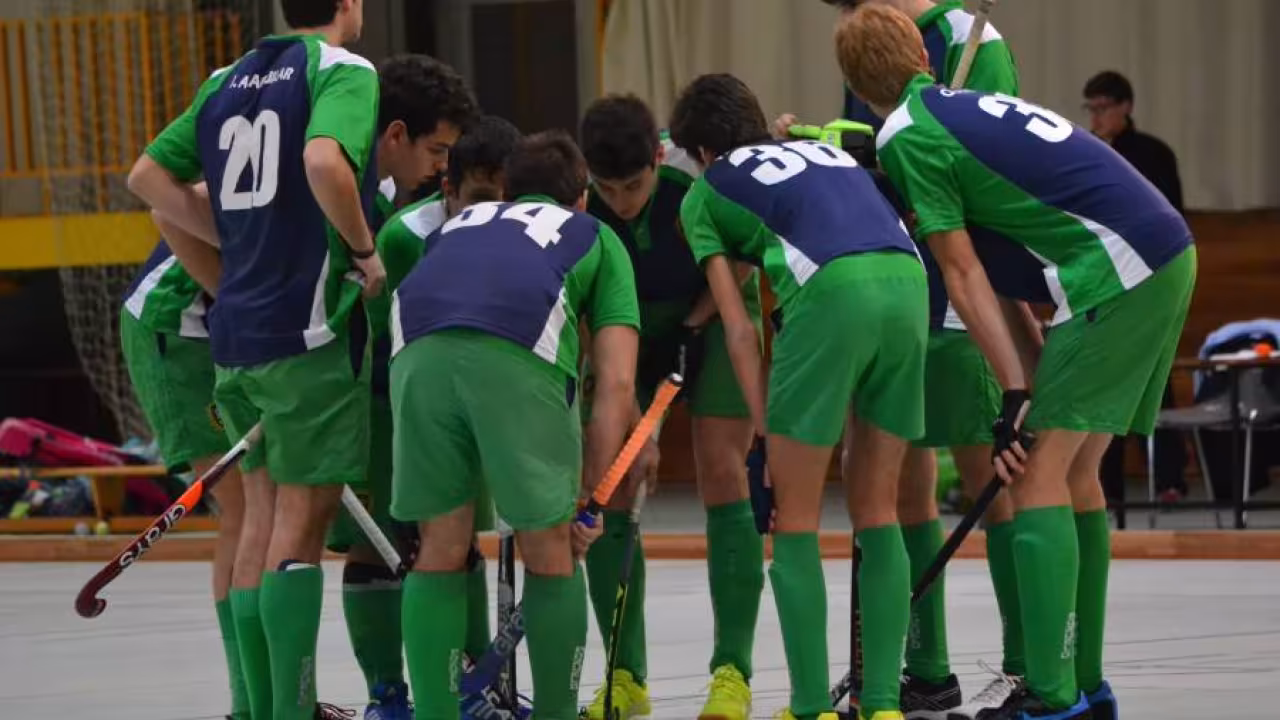 Pozuelo Azul, ganador del primer partido de la tercera división masculina de la liga madrileña de hockey sala