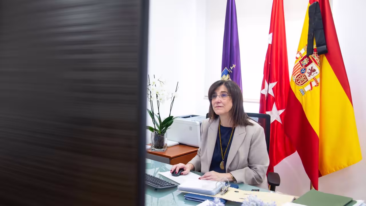 La alcladesa en la videoconferencia internacional