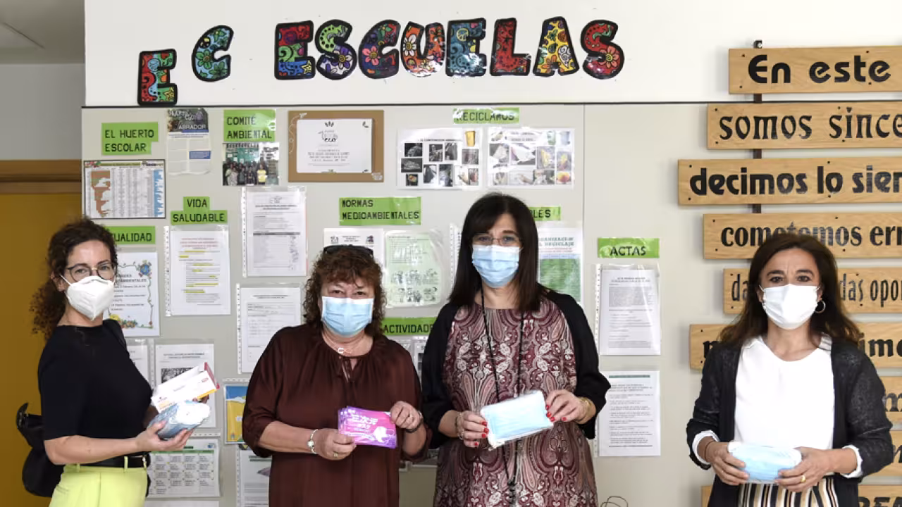 Entrega de mascarillas infantiles