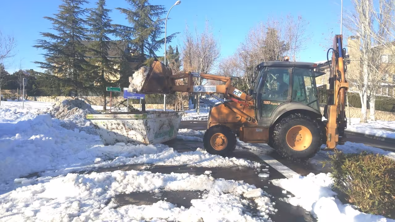 maquinas retirando nieve