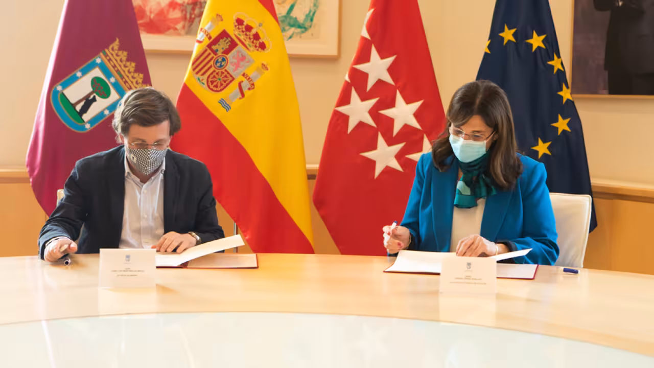 Susana Pérez Quislant y José Luís Martínez-Almeida firman un convenio para la gestión de aguas pluviales y residuales