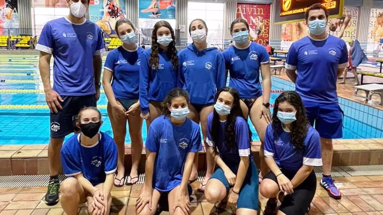 Extraordinaria competición de los nadadores de Pozuelo en el Campeonato de Madrid Infantil de Invierno
