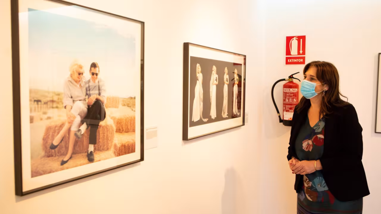 Susana Pérez Quislant, alcaldesa de Pozuelo, visita la exposición de Marilyn Monroe