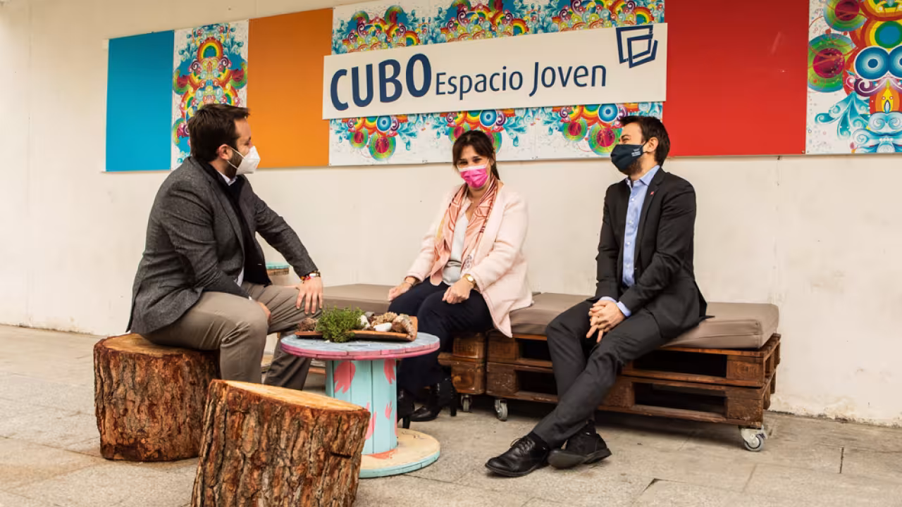 La alcaldesa, Susana Pérez Quislant visita el CUBO Espacio Joven