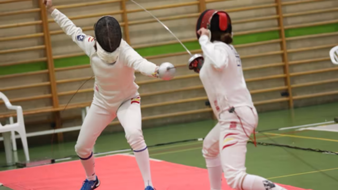 Martina Torrego, del Club Esgrima Pozuelo, logra el triplete tras ganar la plata en el torneo nacional sub-17