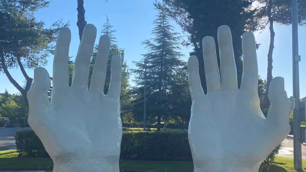 Hands  de Zurab Tsereteli