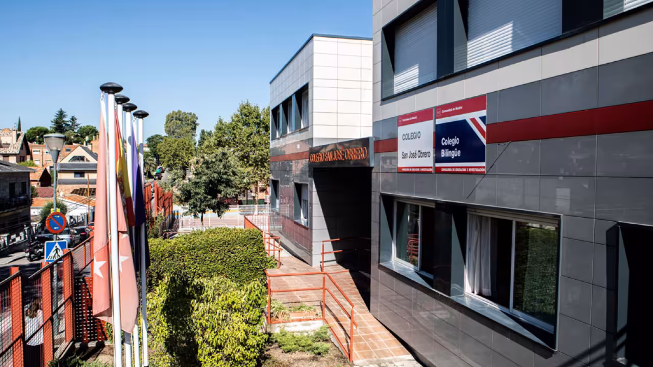 El Gobierno municipal mantiene a sus profesores municipales de apoyo, pioneros en la Comunidad