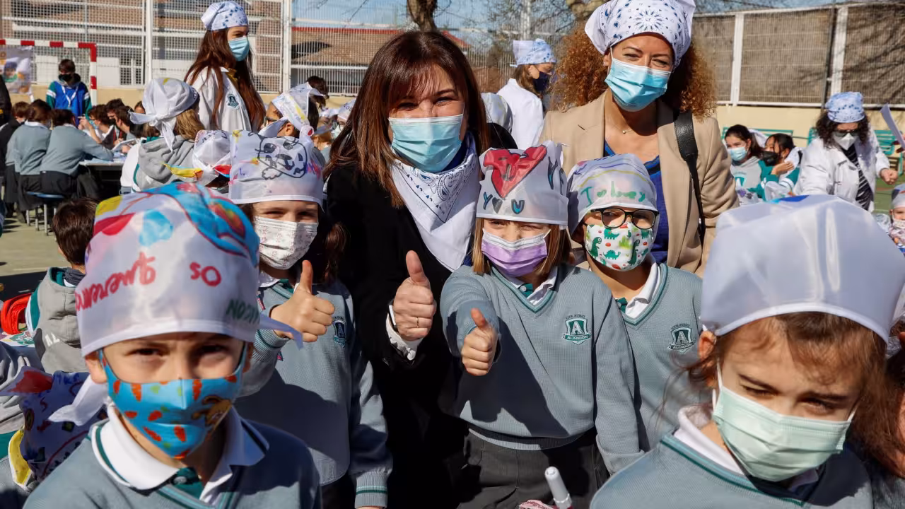 La alcaldesa en el colegio Alarcón