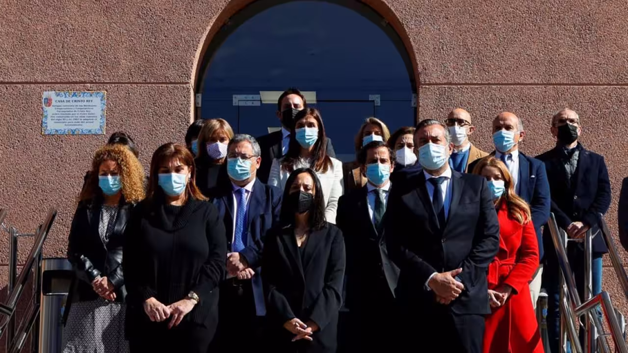 Minuto de silencio a las puertas del Ayuntamiento 