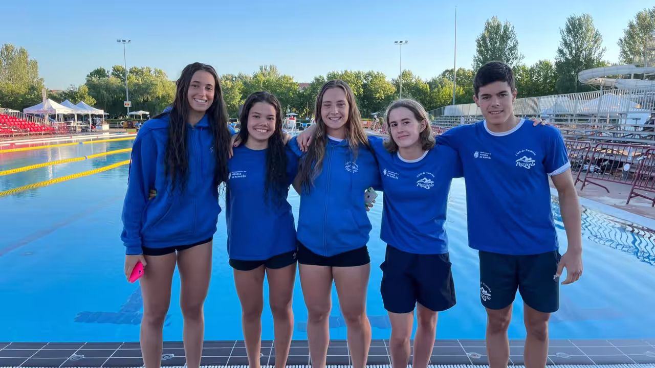 Doblete en el podio de 100 m mariposa femenino en el Campeonato de España infantil de verano