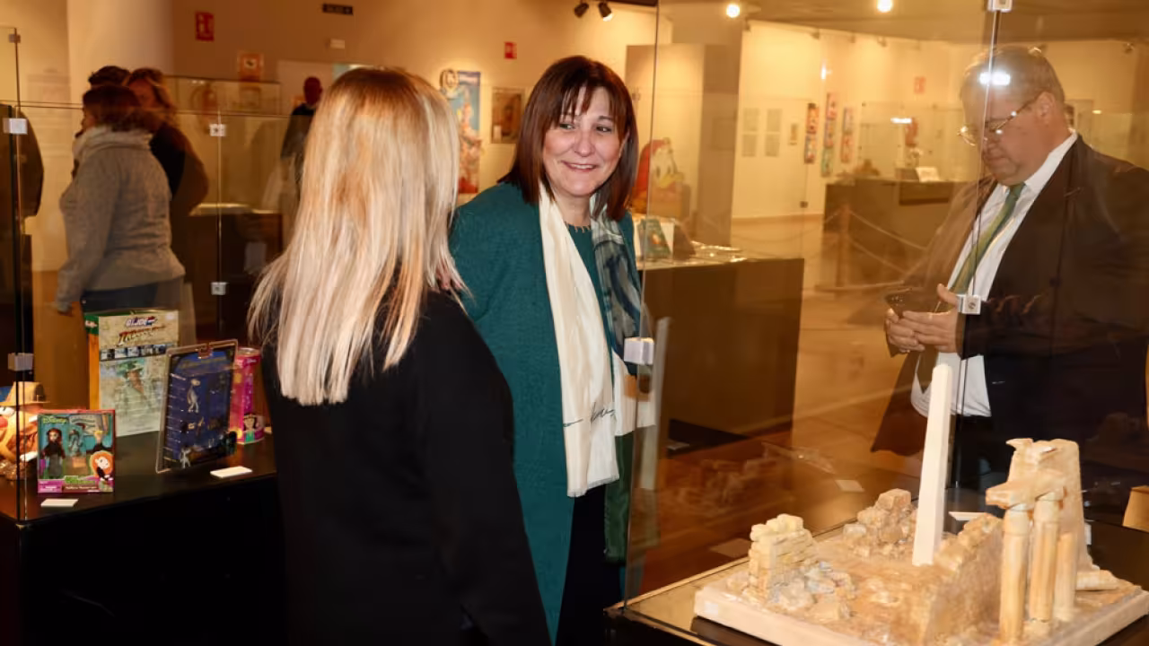 Susana visita exposición Con Disney a Egipto