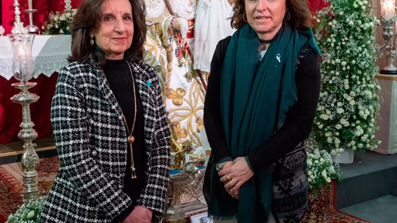 ​​​​​​​​Besamanos virgen