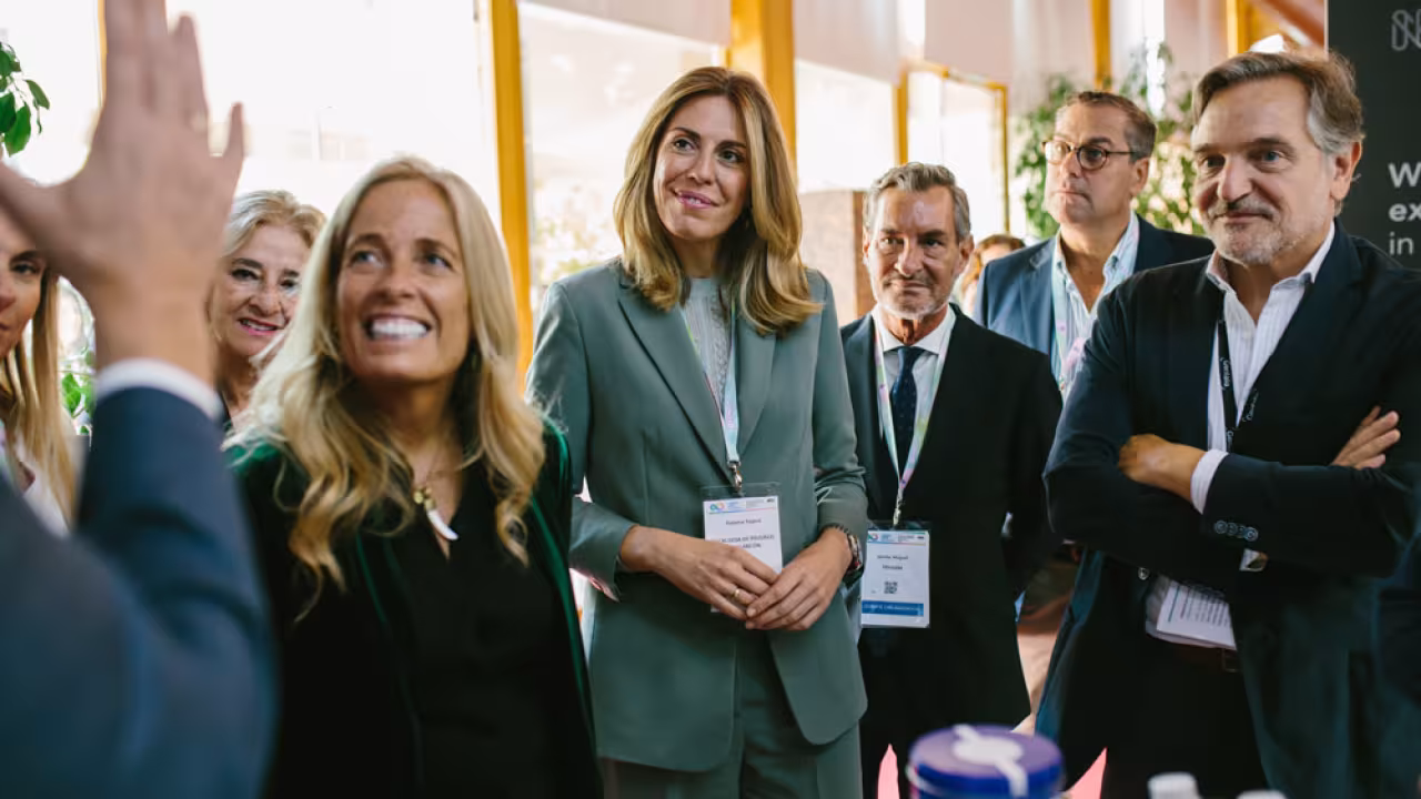 La alcaldesa de Pozuelo y la consejera de Economía, Hacienda y Empleo visitan la feria del Congreso Español de Centros y Parques Comerciales celebrada en la ciudad